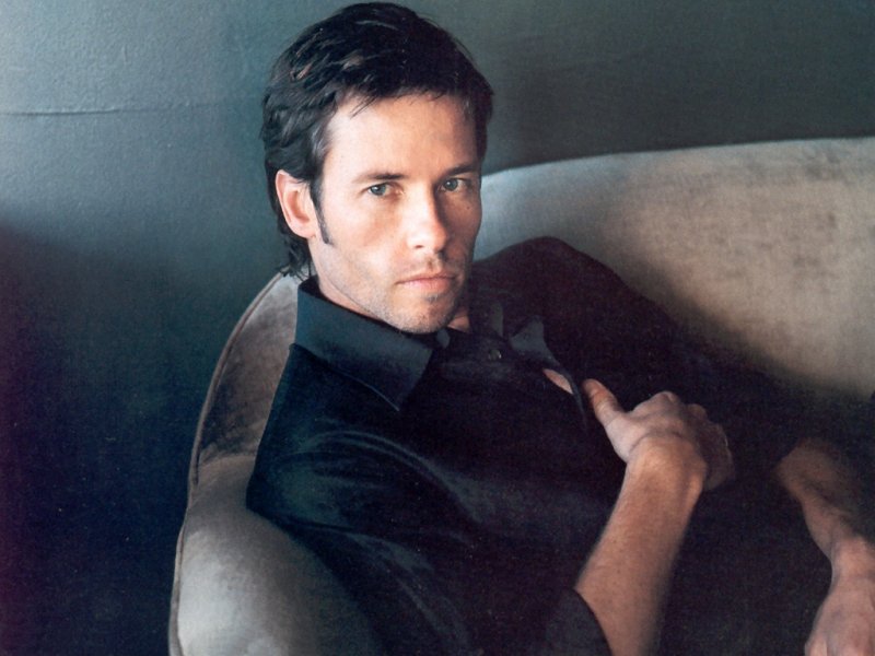 Guy Pierce (800x600 - 69 KB)