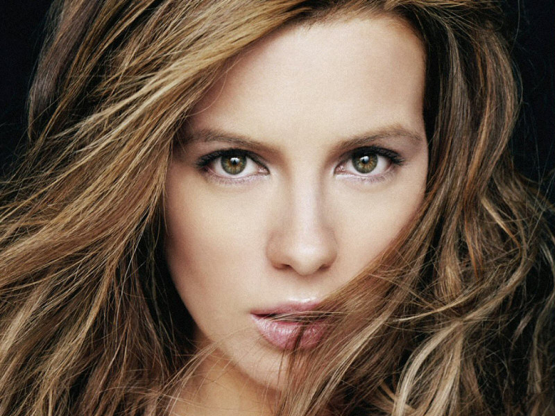 Kate Beckinsale (800x600 - 184 KB)