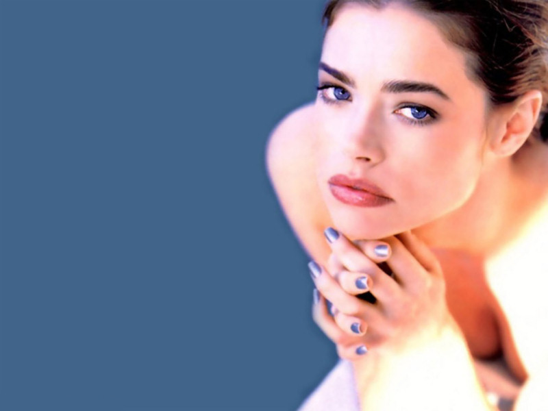 Denise Richards (800x600 - 56 KB)