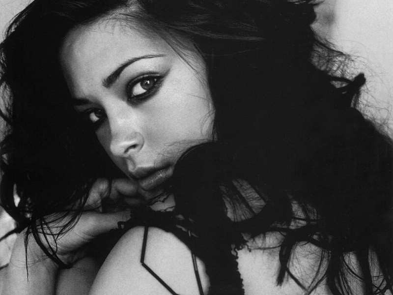 Kristin Kreuk (800x600 - 91 KB)