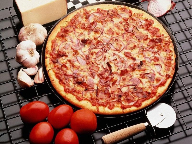 Pizza (800x600 - 146 KB)