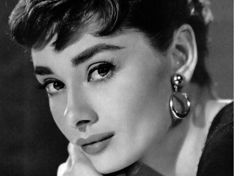 Audrey Hepburn (800x600 - 71 KB)