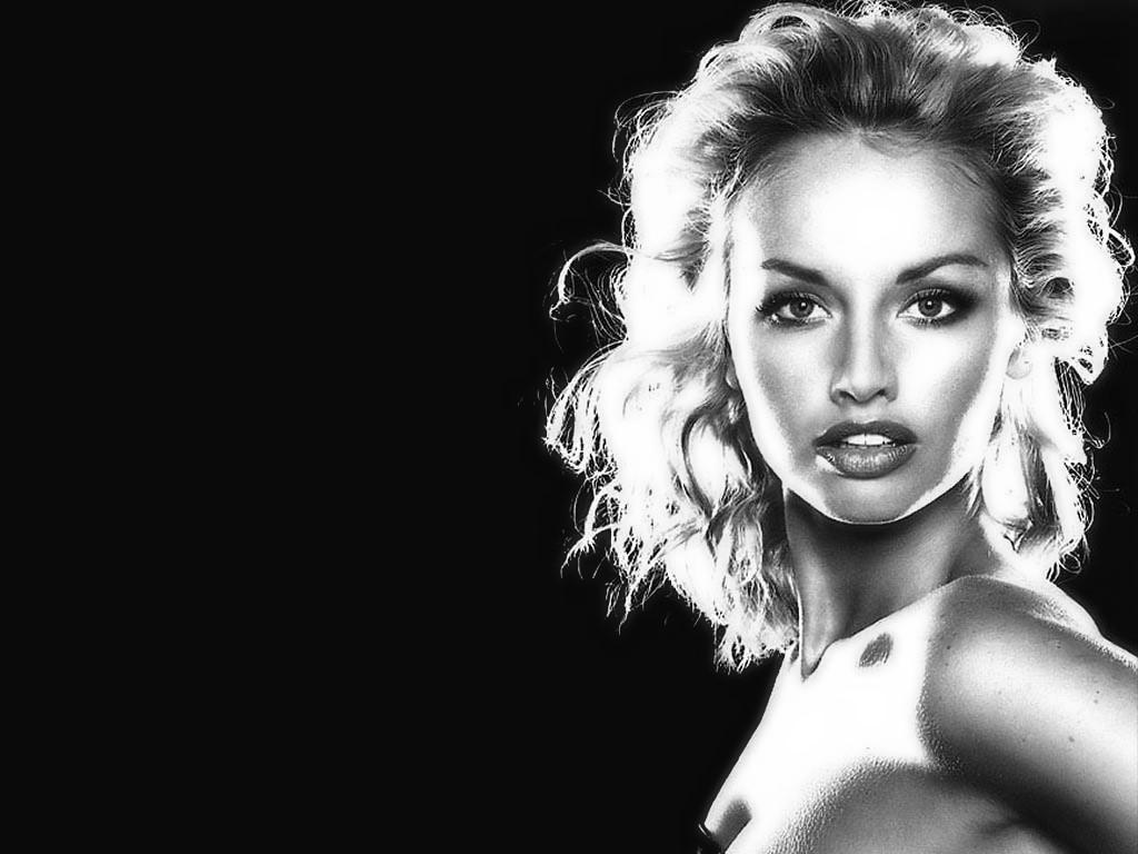 Adriana Sklenarikova (1024x768 - 117 KB)