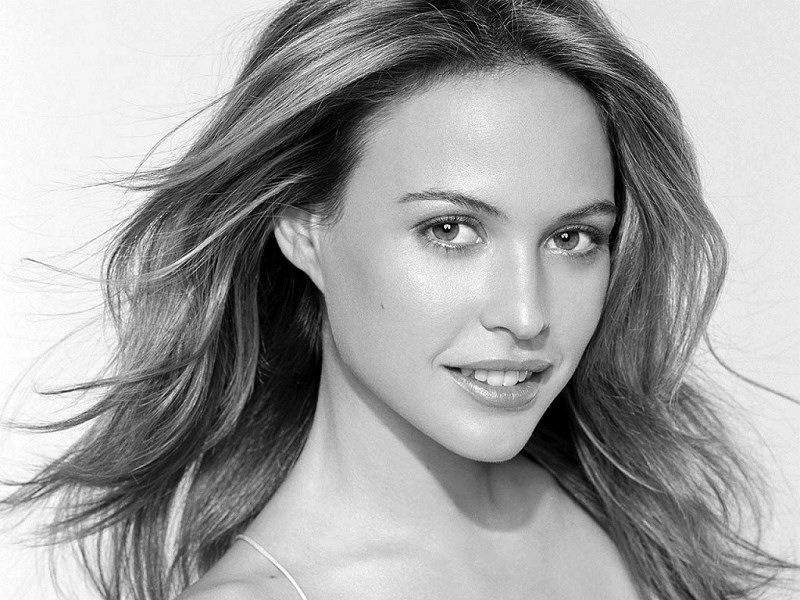 Josie Maran (800x600 - 143 KB)