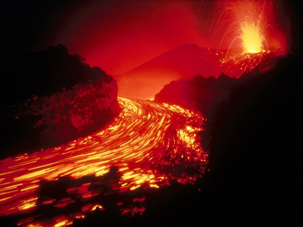 Vulcano in eruzione (1024x768 - 142 KB)
